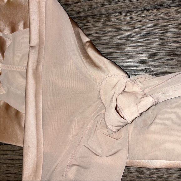 8/19 NFS-Haute Contour High-waisted Short - Picture 10 of 13